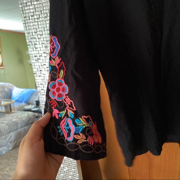 💫 Black 3/4 Bell Sleeve Neon Embroidery Blouse - Picture 4 of 6